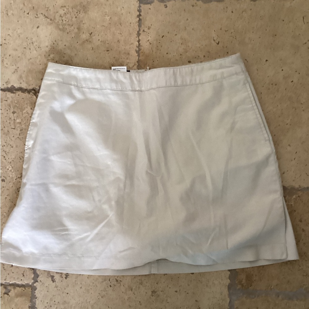 Adidas golf skort-stretch-SZ 10- pockets
Zip back
Waist 16”
Length 17”
CK